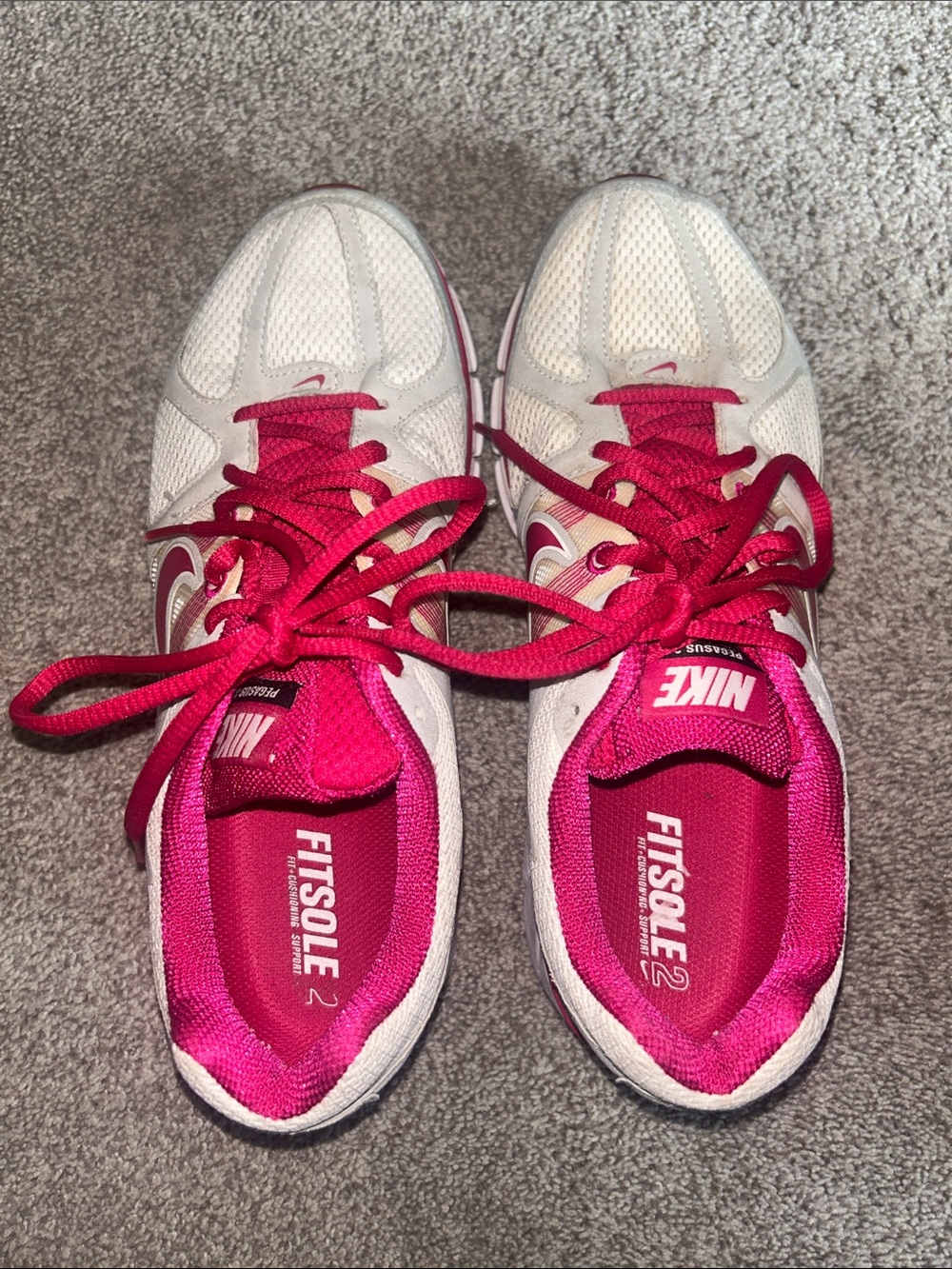 Nike Women White and Fuchsia Fitsole 2 Running Sneakers